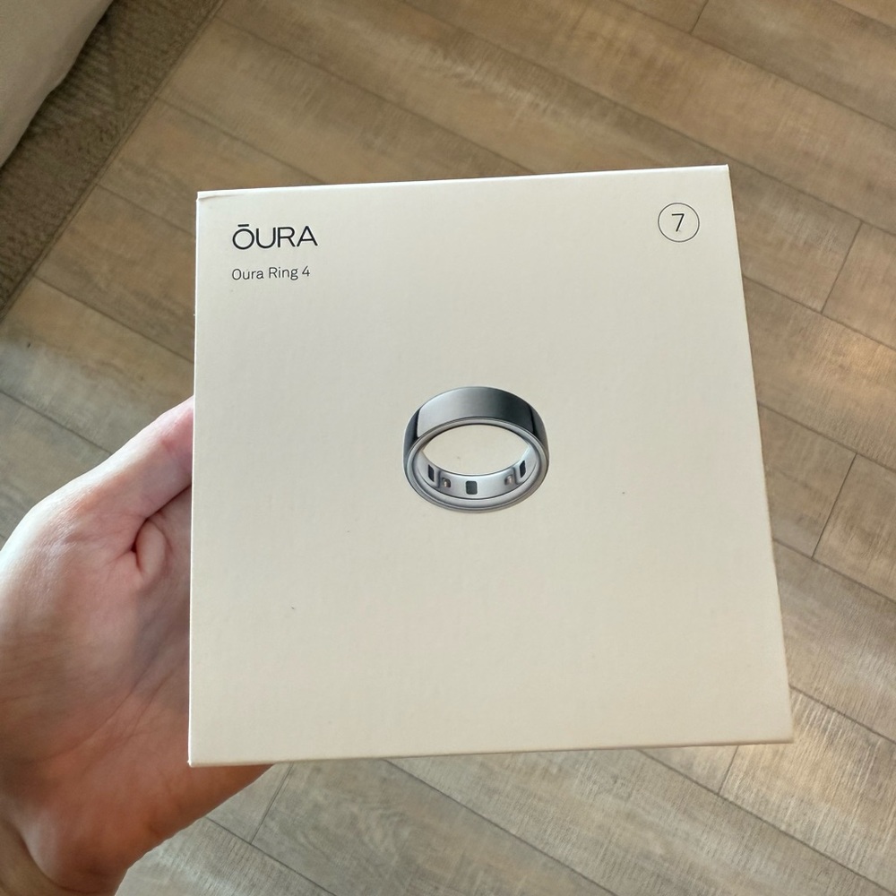 Brand New Oura Ring 4 in Silver with Charger and Warranty